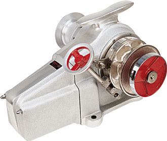 Lofrans Falkon ankerspil set forfra med motor og kontrolpanel