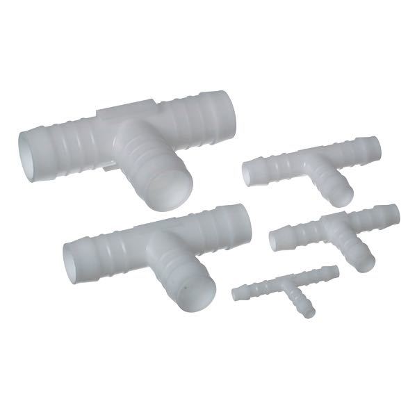 SeaTec plast t-stykke 10mm set fra siden med detaljeret design.
