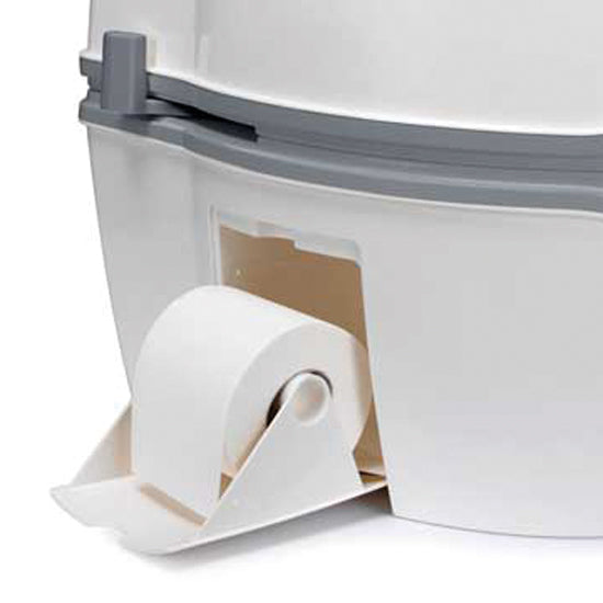 Porta Potti 565P toilet i brug på båd med låget åbent