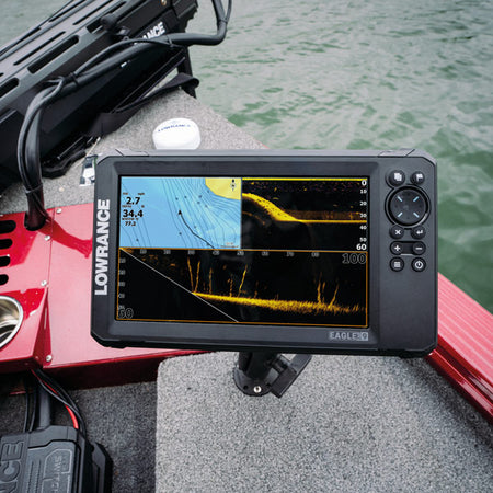 Detalje af Lowrance EYE-9 Live med tilslutninger.