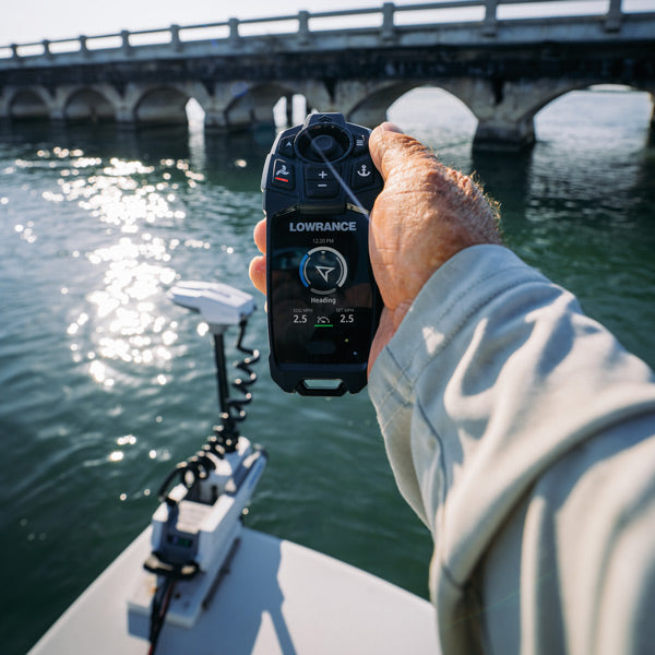 Lowrance trolling motor i aktion ved fiskeri