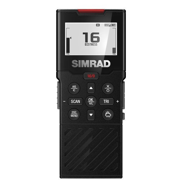 Simrad HS40 trådløst håndsæt i hænderne på en bådsejler