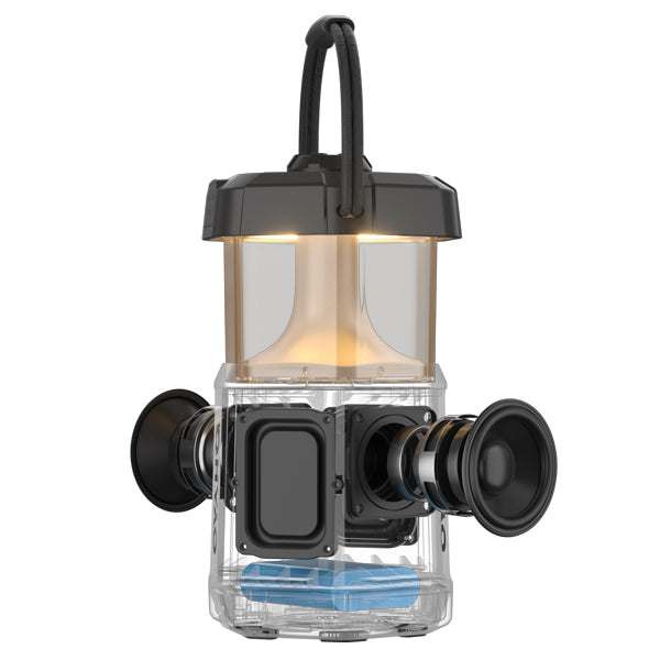 1852 bordlampe placeret på båd med stille havudsigt