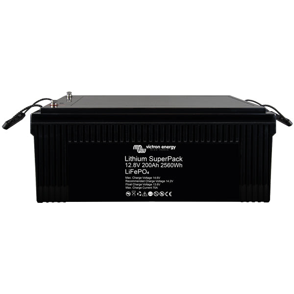 Victron lithium SuperPack 12V 200Ah set fra siden på båd