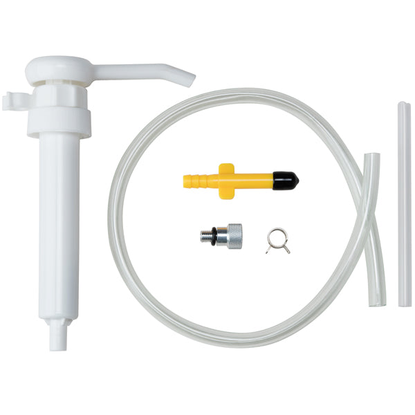 Liqui Moly gearolie pumpe med universalslange i brug til påfyldning af olie.