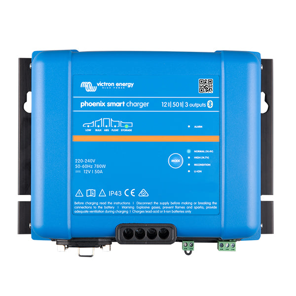 Victron Phoenix Smart IP43 lader 24V 16A set fra siden med kabler tilsluttet