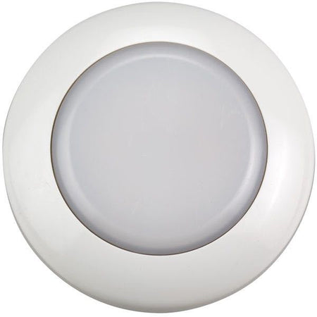 SeaTec loftslampe i hvid, Ø72mm, monteret på bådens loft