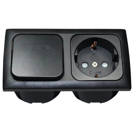 SeaTec indbygningsstik 220v med afbryder i sort, set forfra.