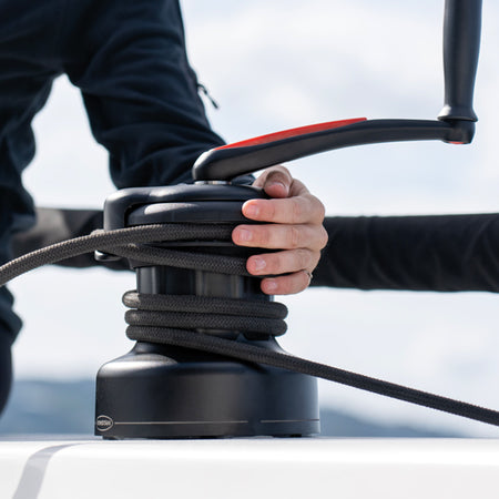 Ronstan spil 45 QT Orbit med to hastigheder og selvtailing funktion.