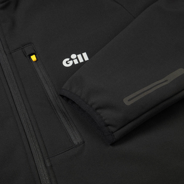 Gill 1072 OS jakke iført af en person i bådmiljø