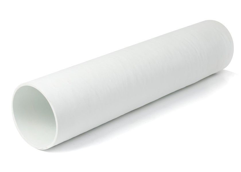 Max Power glasfiberrør med en diameter på 250 mm, set i en bådkontext.