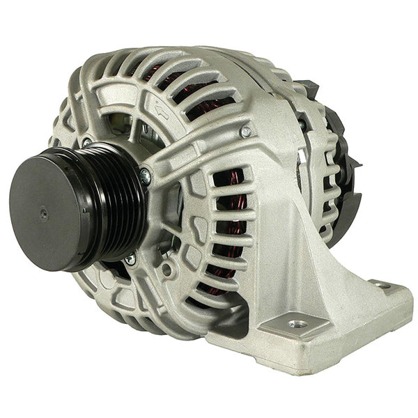 Quicksilver 12-Volt 140 Amp generator set på en bådmotor