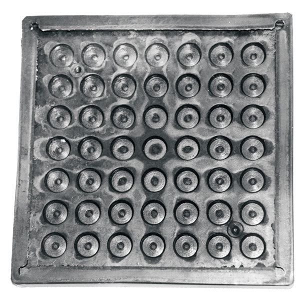 1852 gummiplade 200x200mm set fra oven, klar til montering