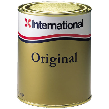 International Original Finishlak i en 750 ml dåse, klar til brug på båden.