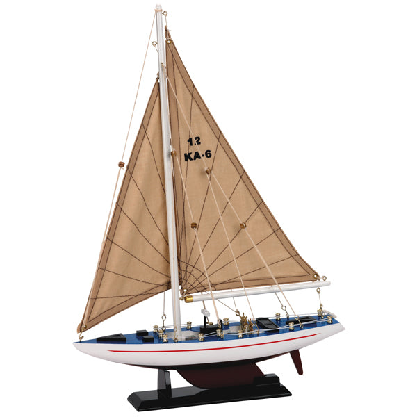 SeaTec modelsejlskib stående på en bordplade, mål 30,5 cm høj.