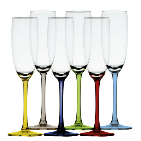 Marine Business champagneglas stående på et bord, ideelt til fest på båden
