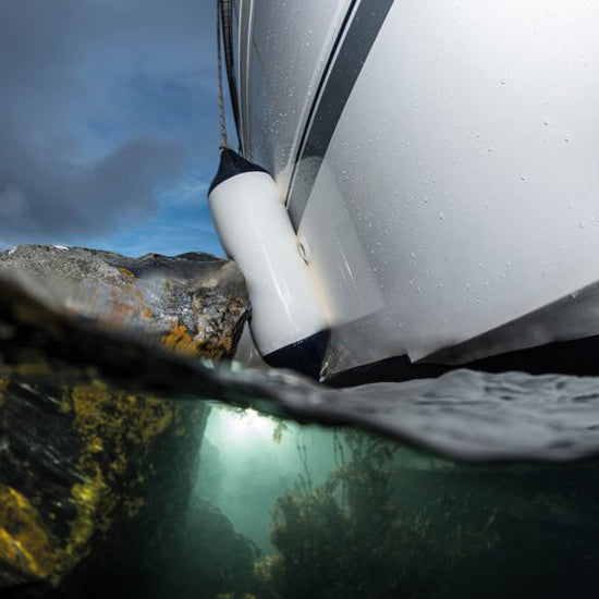 Polyform F3 fender lyser op blandt bådudstyr