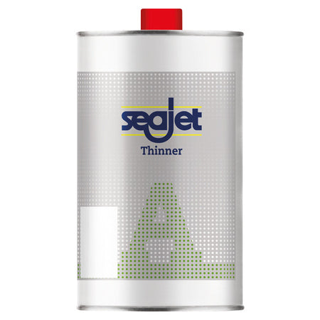 SeaJet Thinner A 1L flaske placeret på bådudstyr